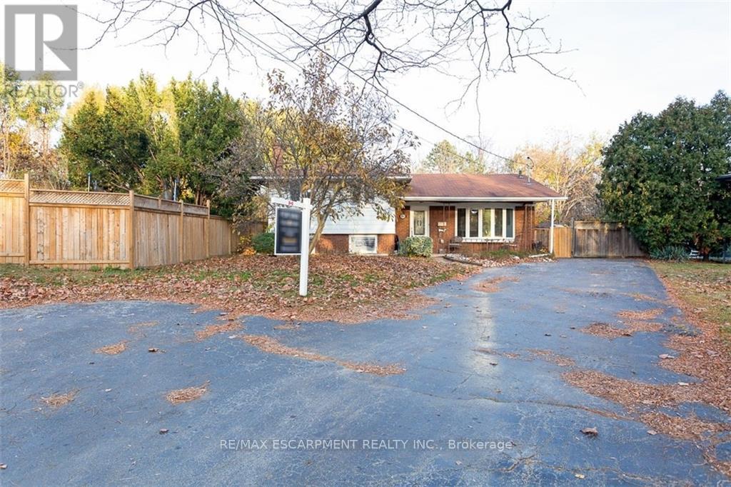 1044 MARLEY CRES