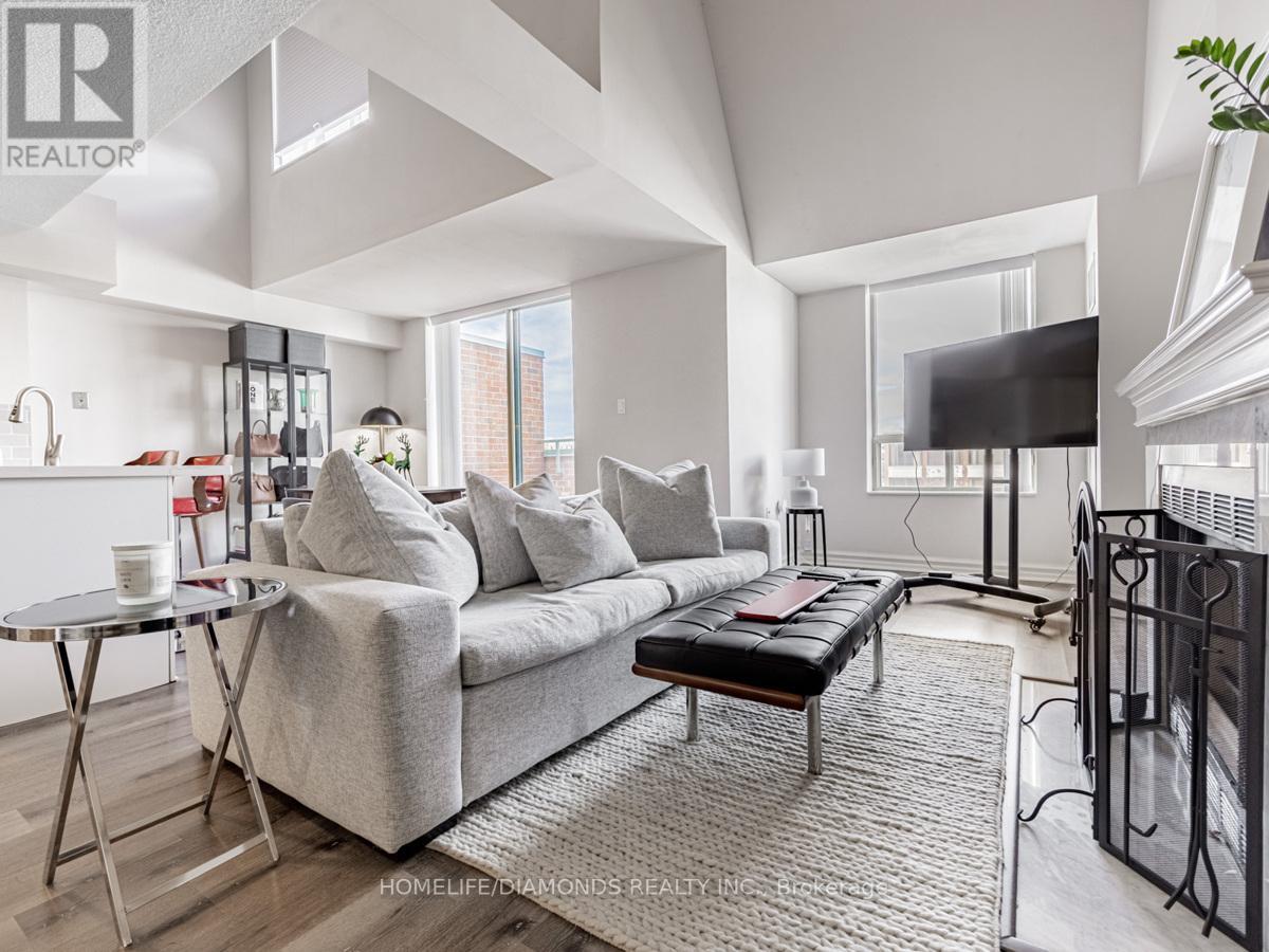 #403 -221 ROBINSON ST, #403