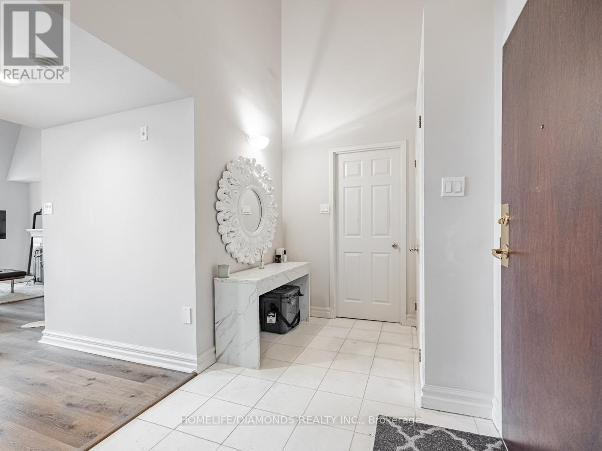 #403 -221 ROBINSON ST, #403