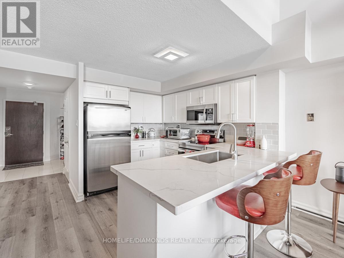 #403 -221 ROBINSON ST, #403