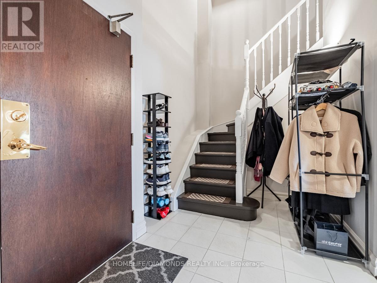 #403 -221 ROBINSON ST, #403