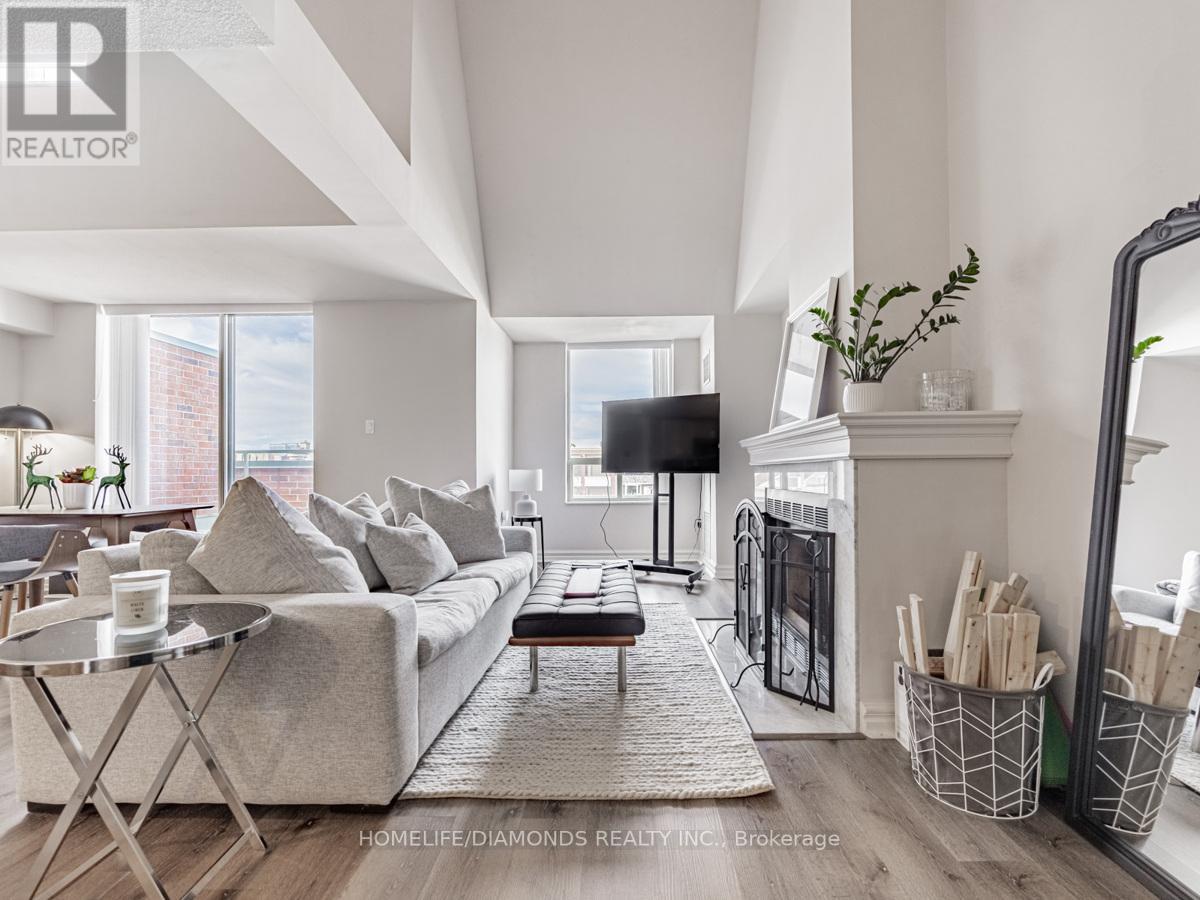 #403 -221 ROBINSON ST, #403