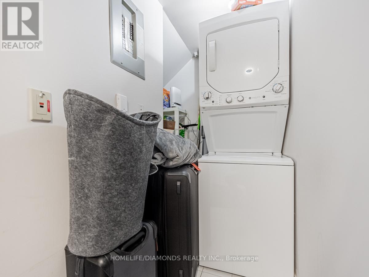 #403 -221 ROBINSON ST, #403