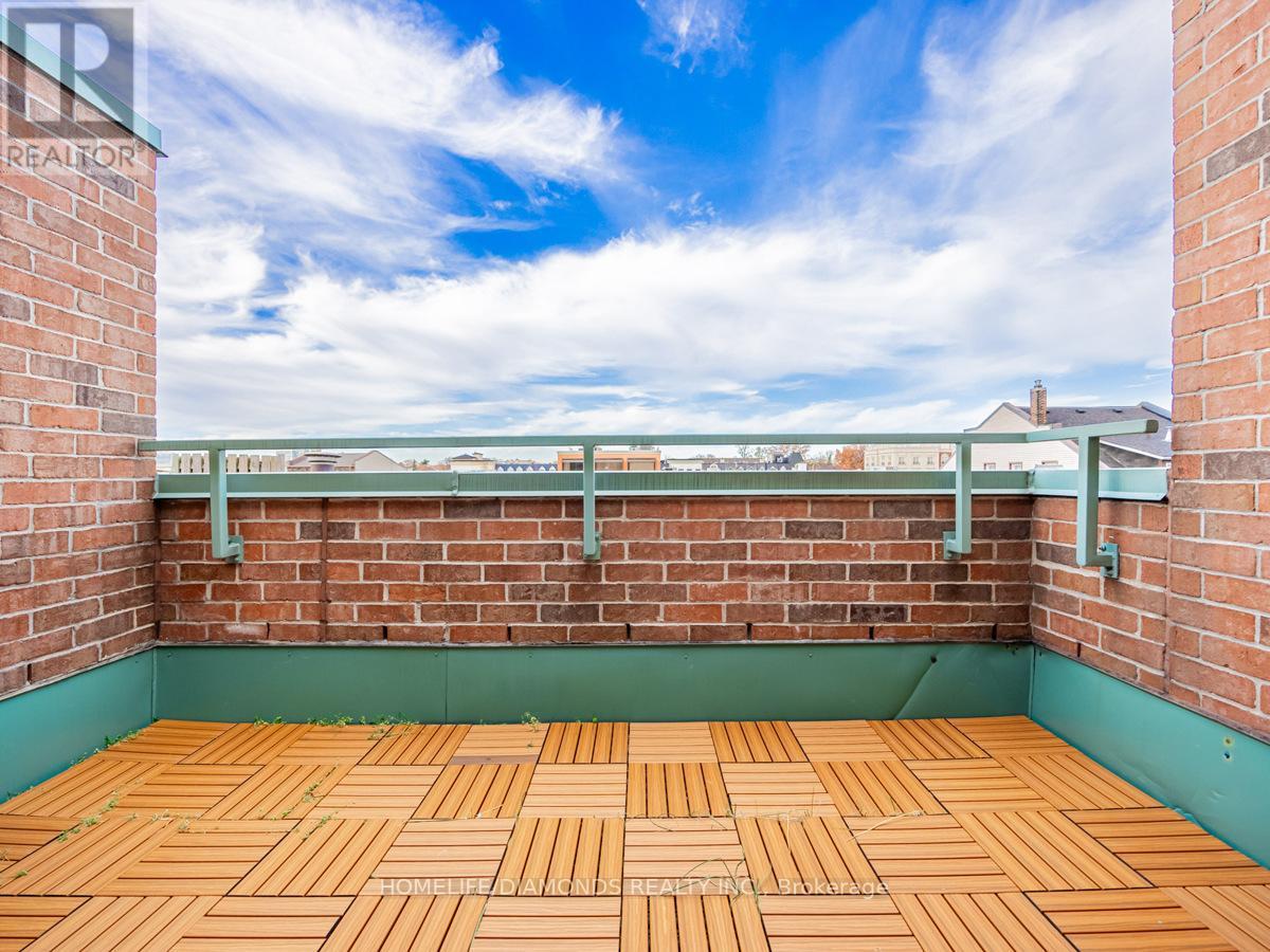 #403 -221 ROBINSON ST, #403