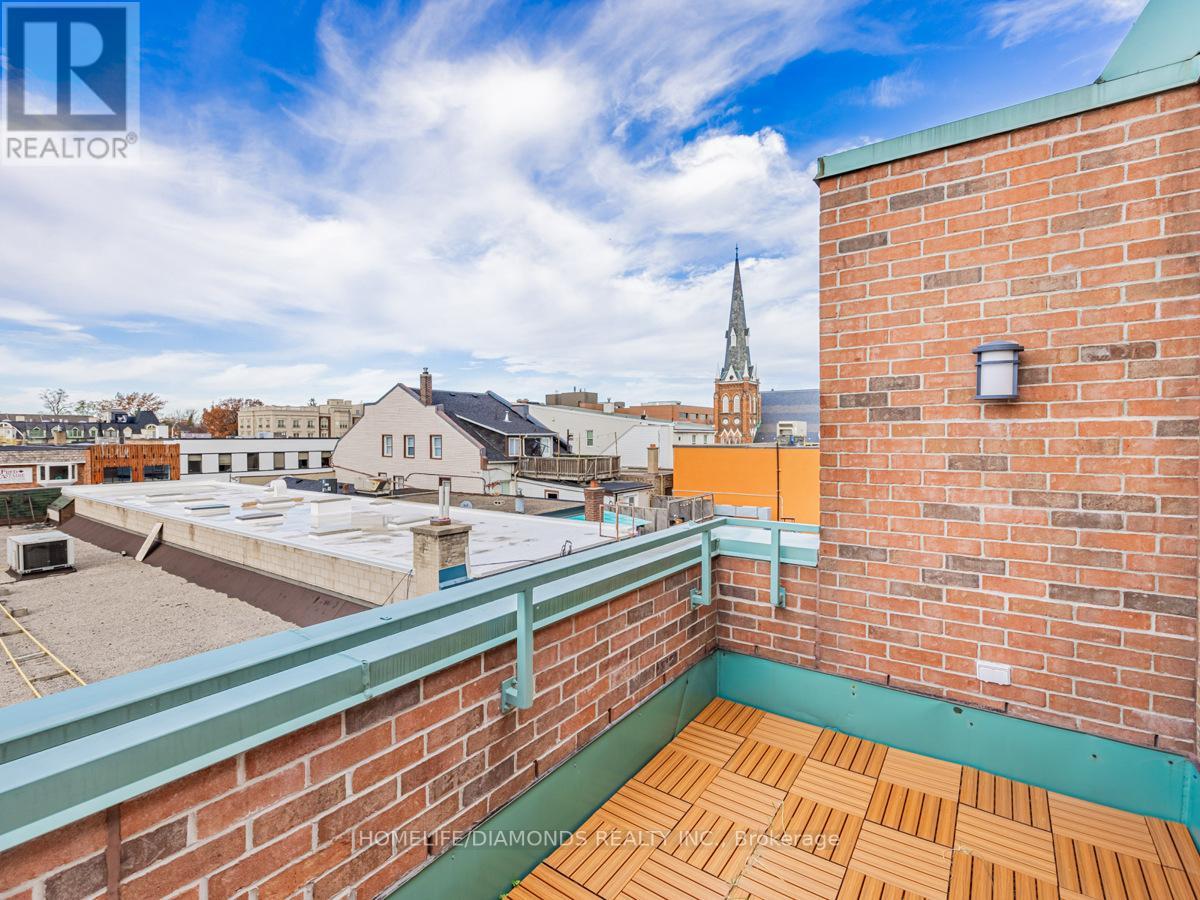 #403 -221 ROBINSON ST, #403