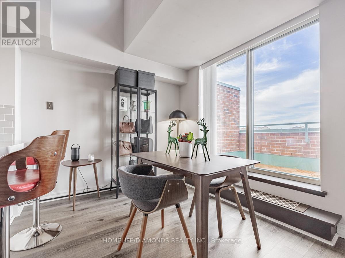 #403 -221 ROBINSON ST, #403