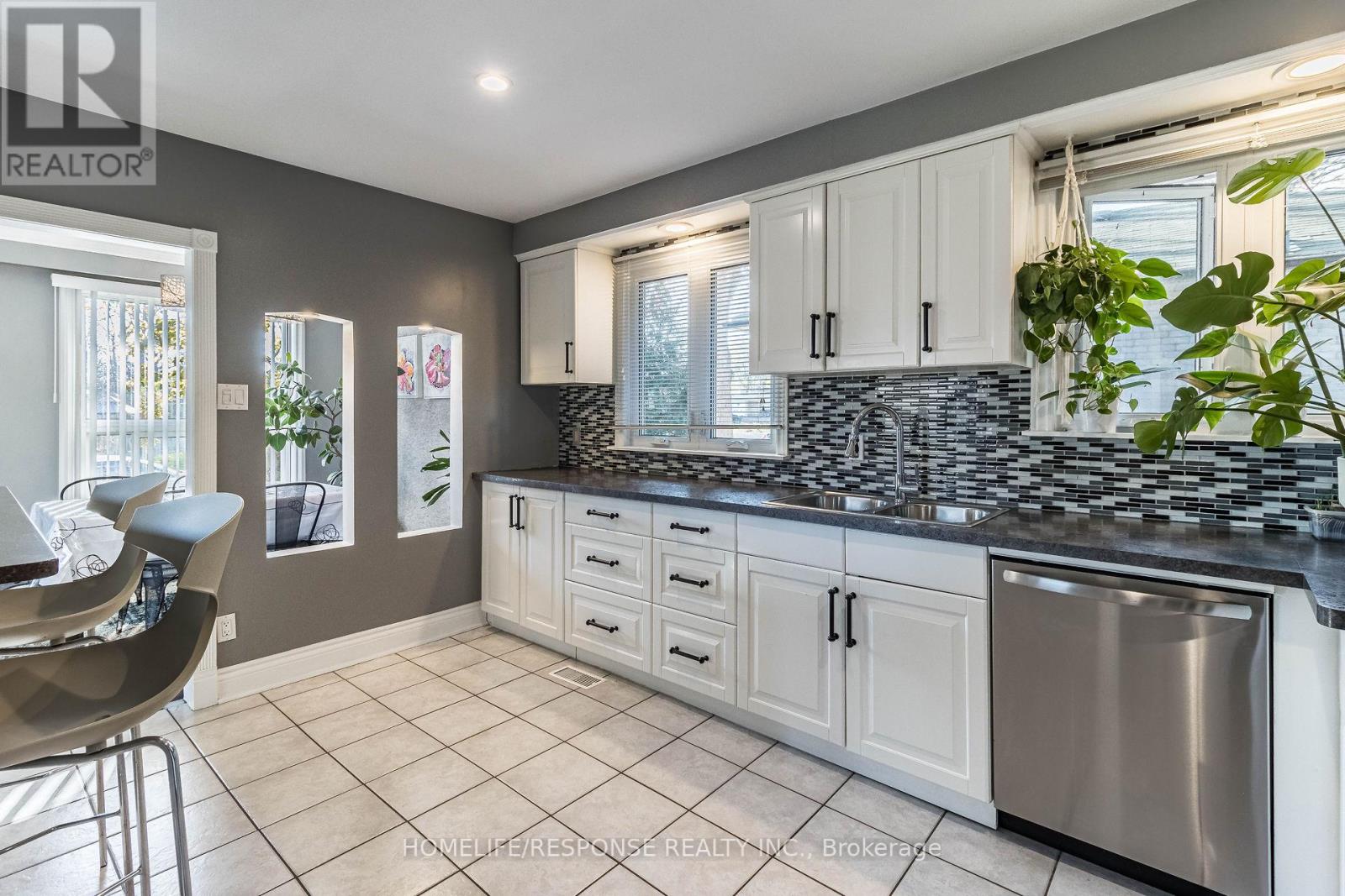 18 ARDSLEY ST