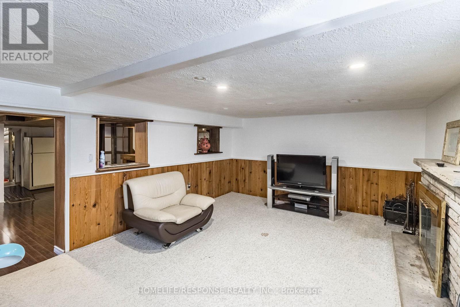 18 ARDSLEY ST