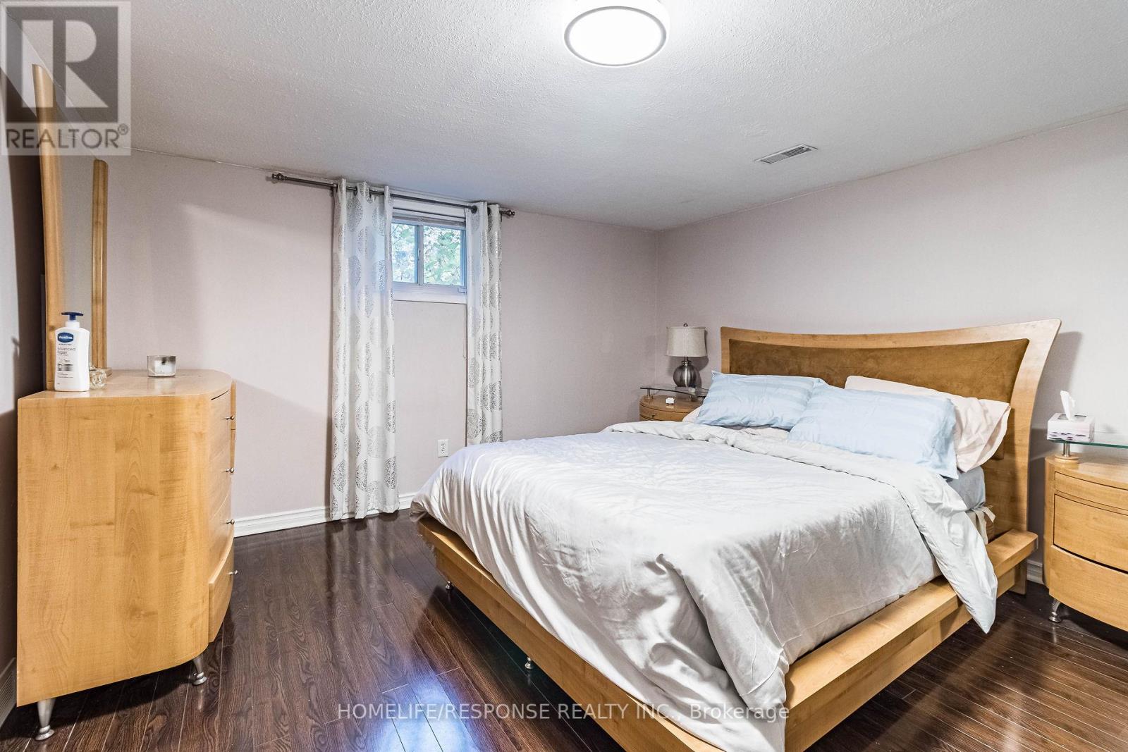 18 ARDSLEY ST