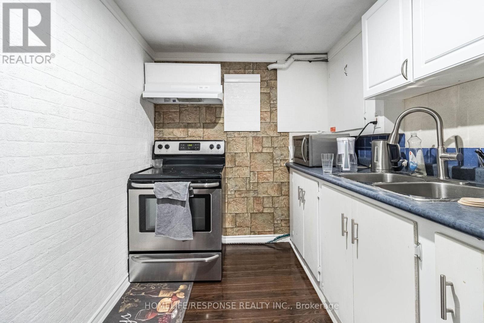 18 ARDSLEY ST