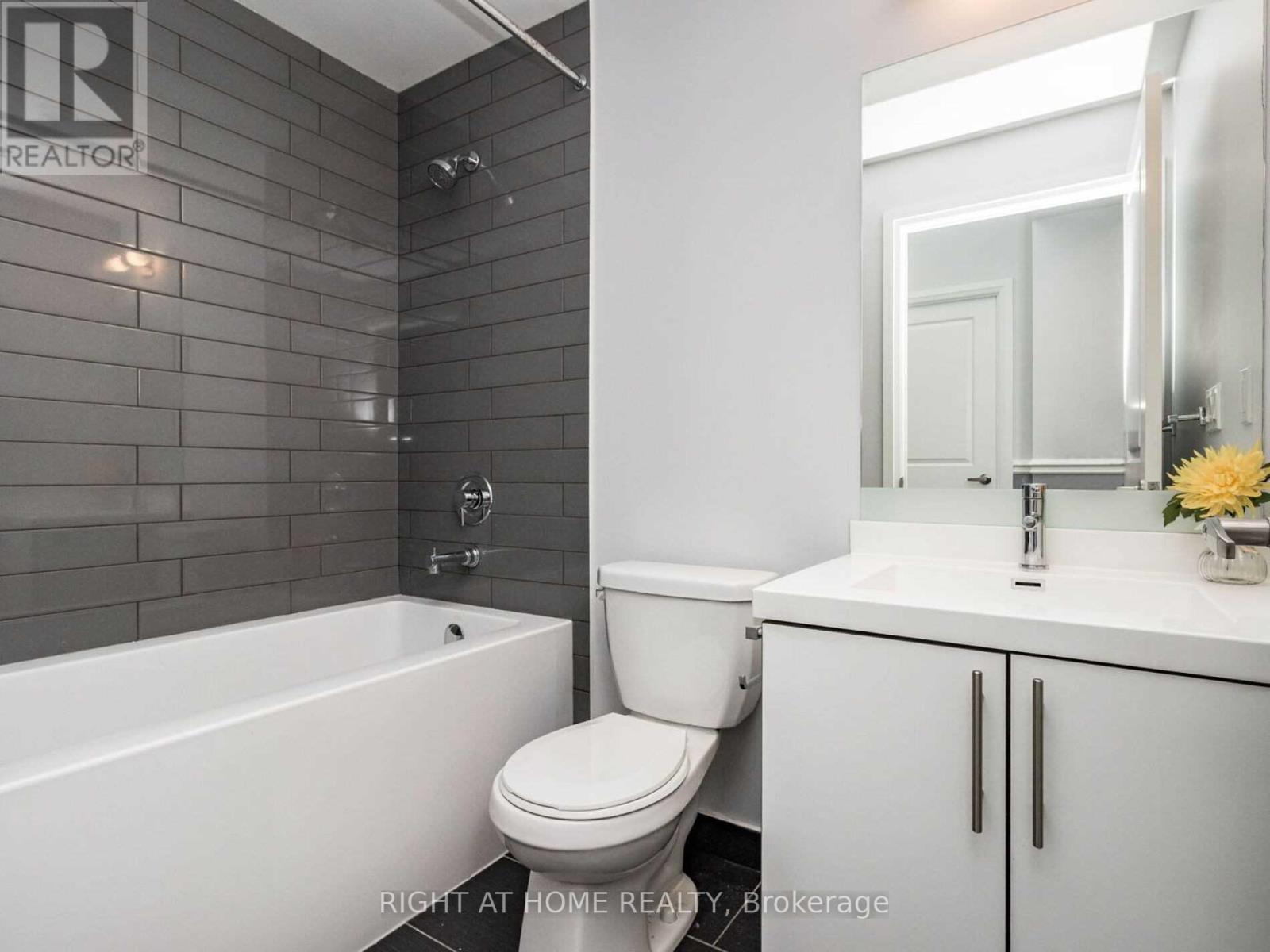 #203 -65 SPEERS RD, #203