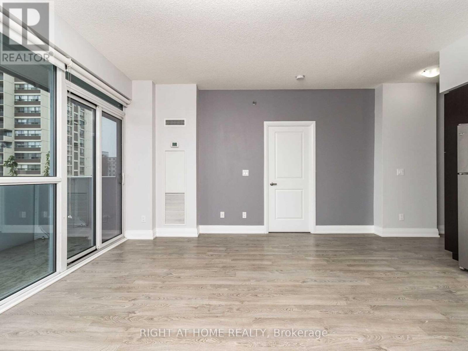 #203 -65 SPEERS RD, #203