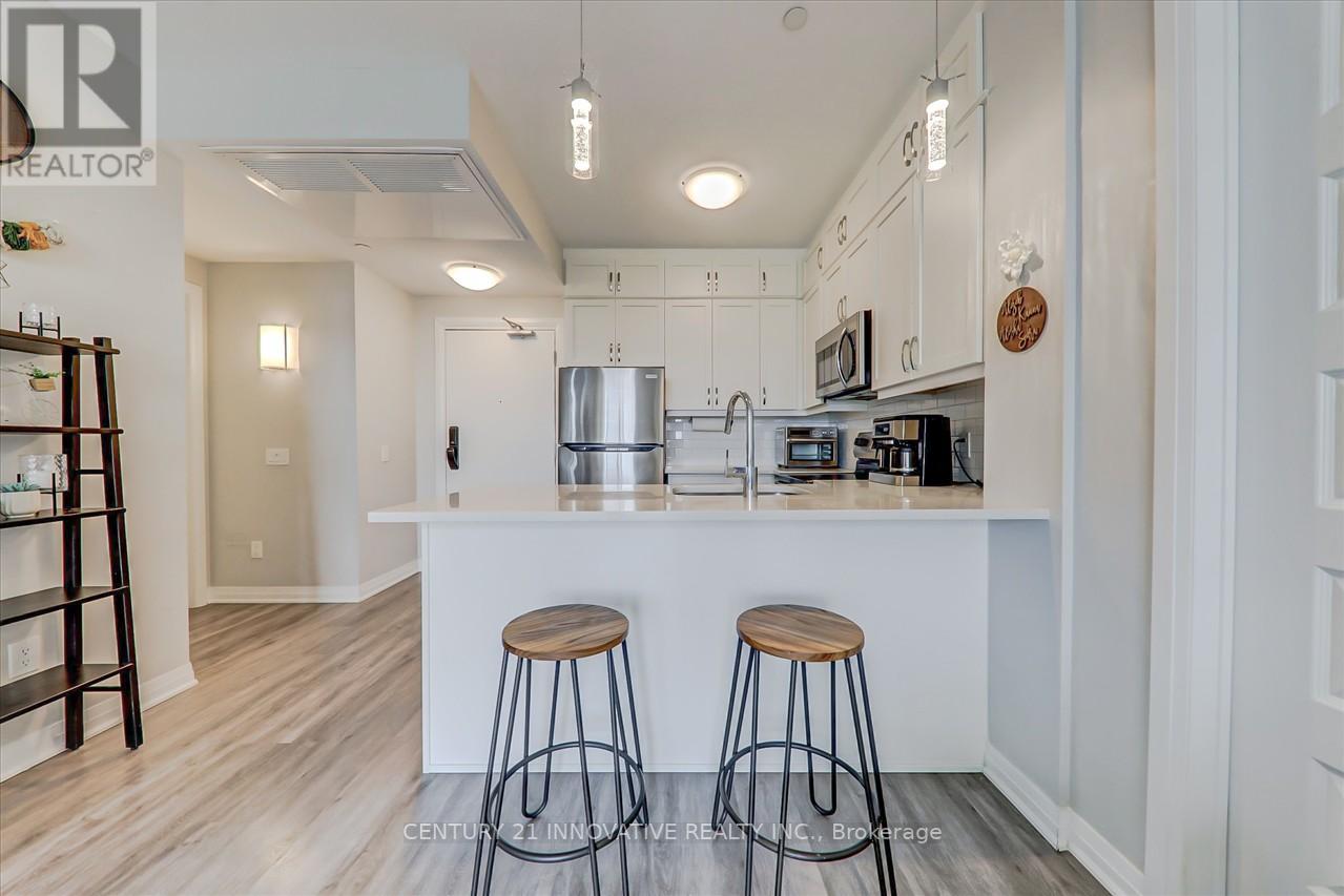 #422 -95 DUNDAS ST W, #422