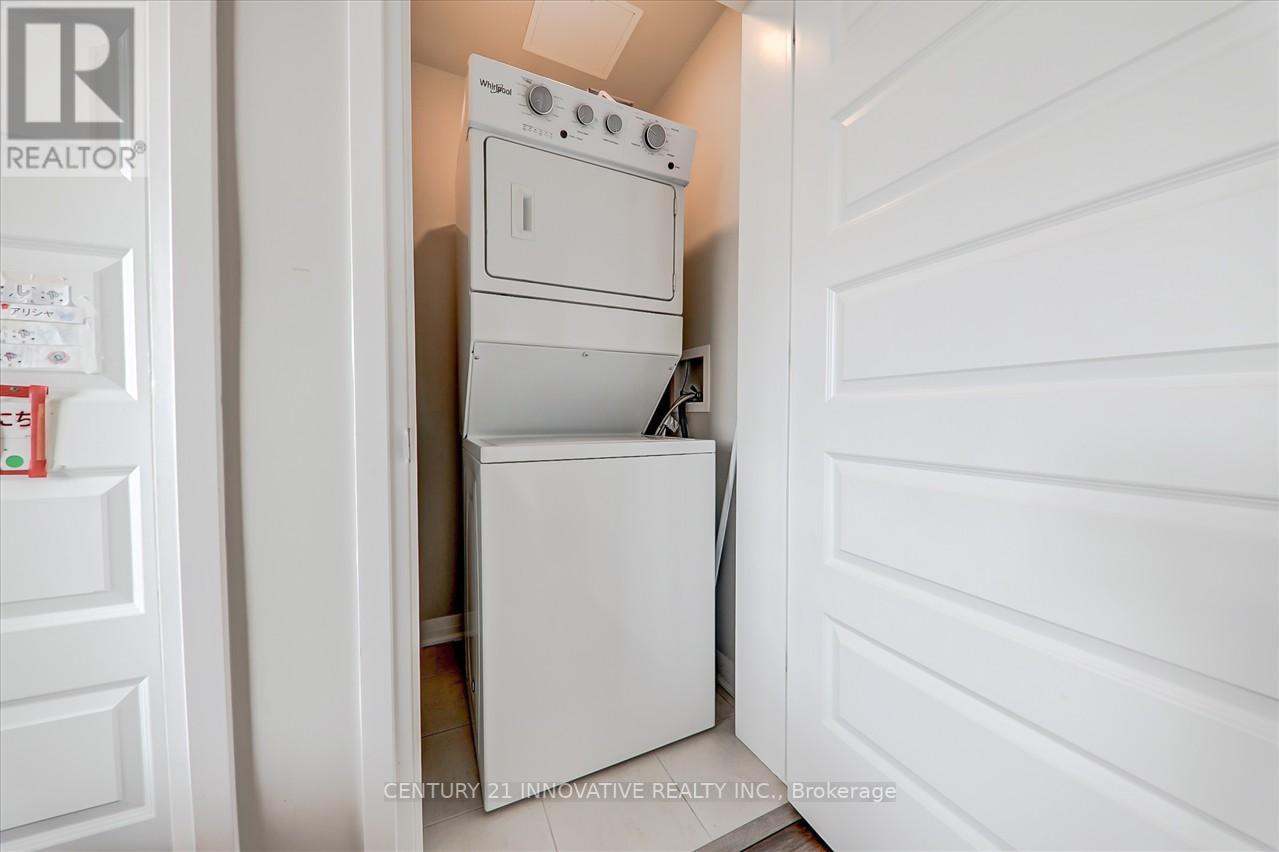 #422 -95 DUNDAS ST W, #422