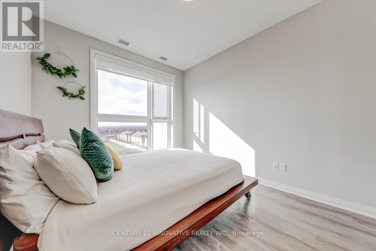 #422 -95 DUNDAS ST W, #422