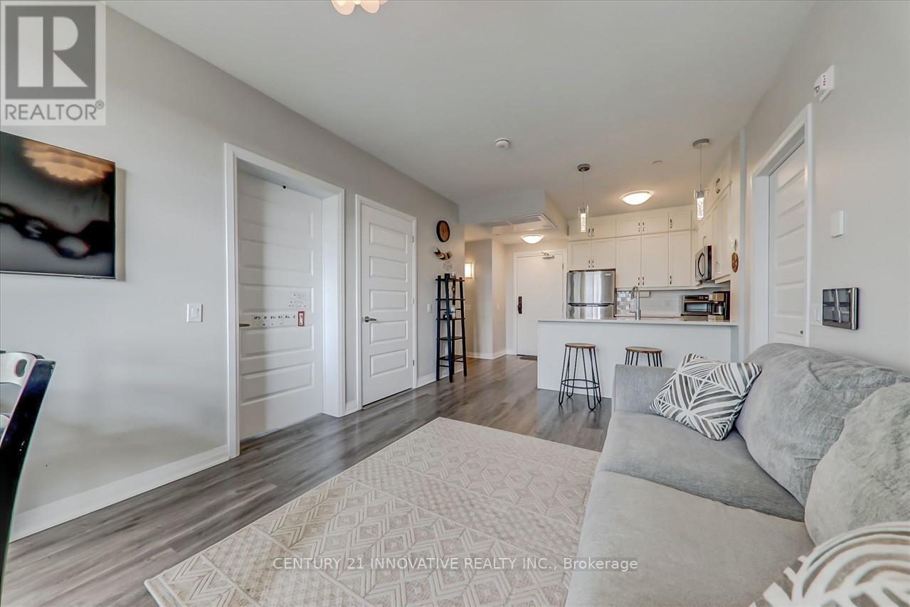 #422 -95 DUNDAS ST W, #422