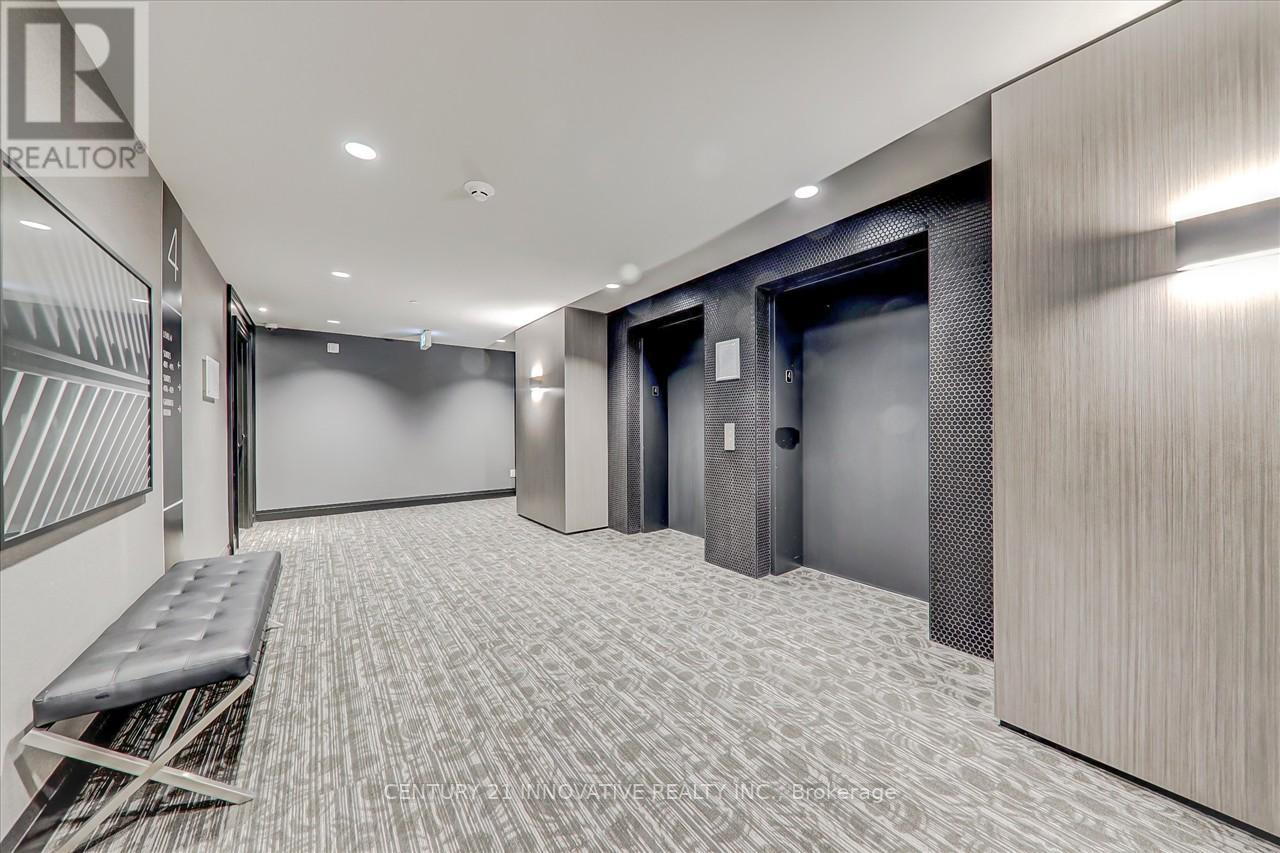 #422 -95 DUNDAS ST W, #422