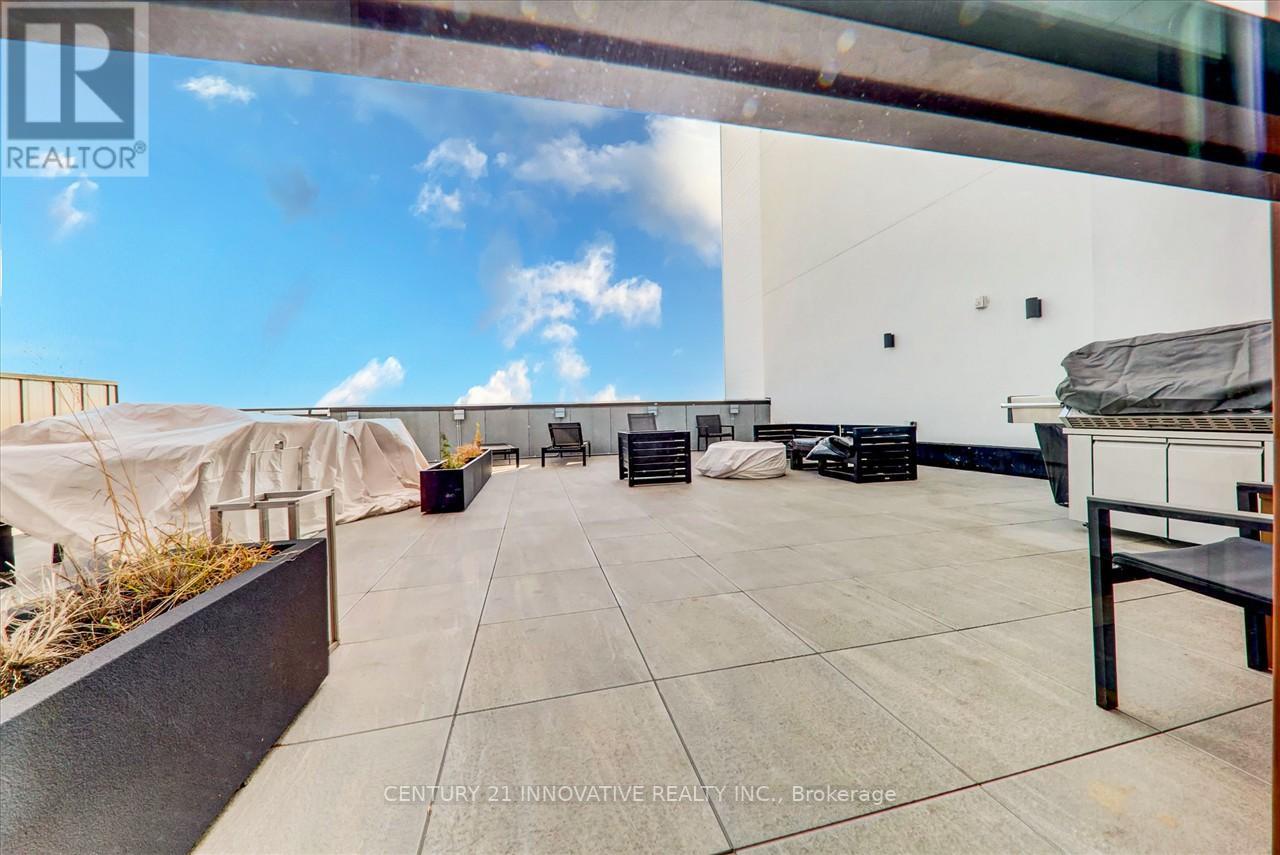 #422 -95 DUNDAS ST W, #422