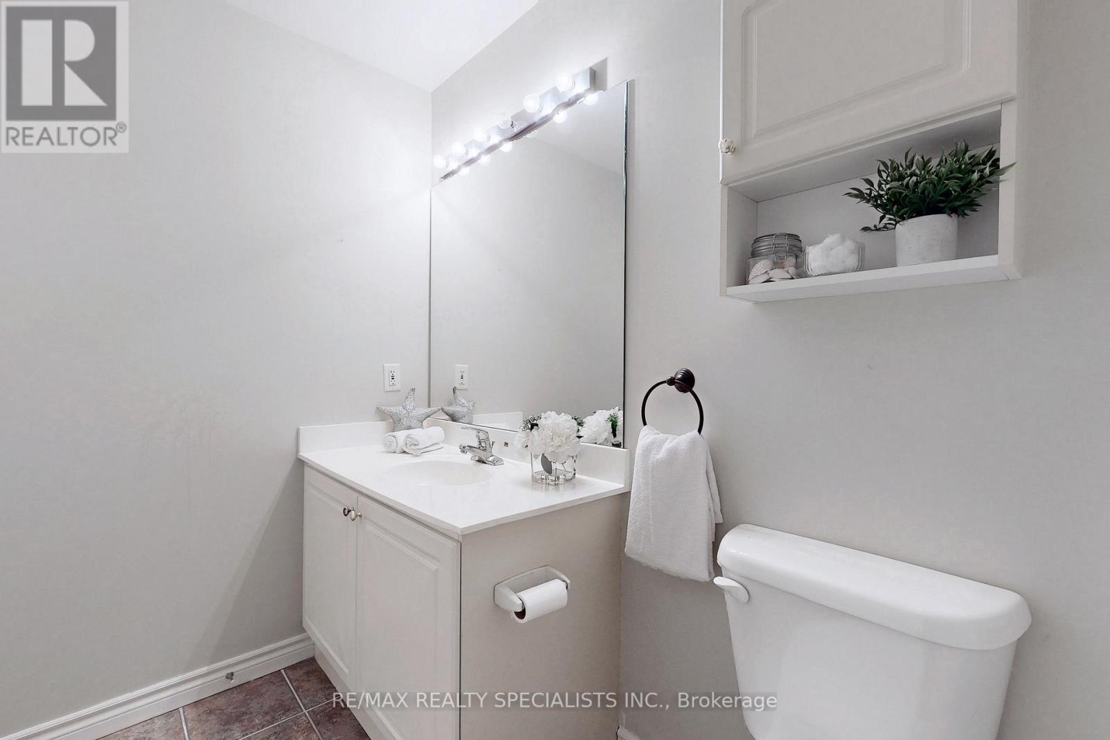 #101 -200 BURNHAMTHORPE RD E, #101