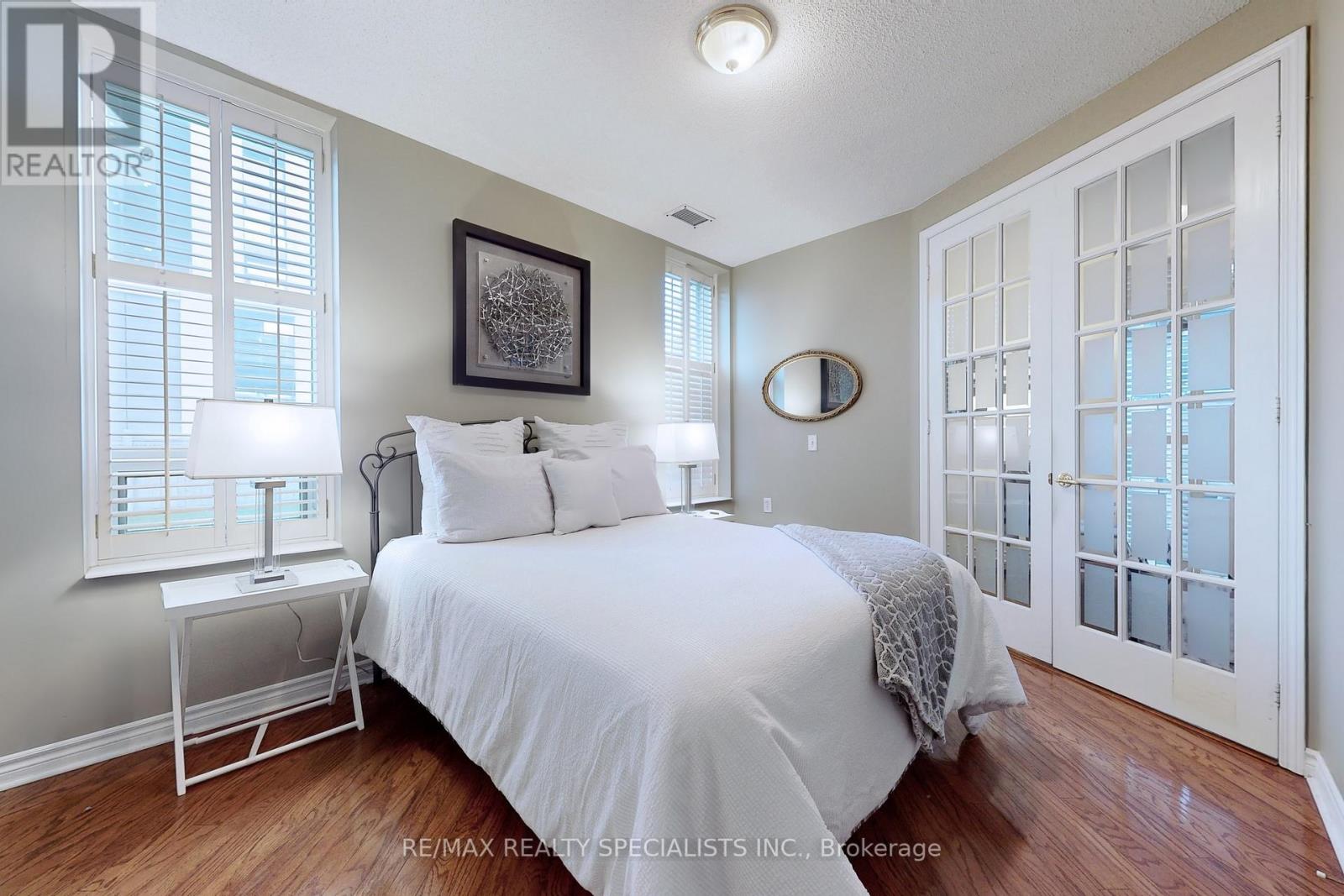 #101 -200 BURNHAMTHORPE RD E, #101