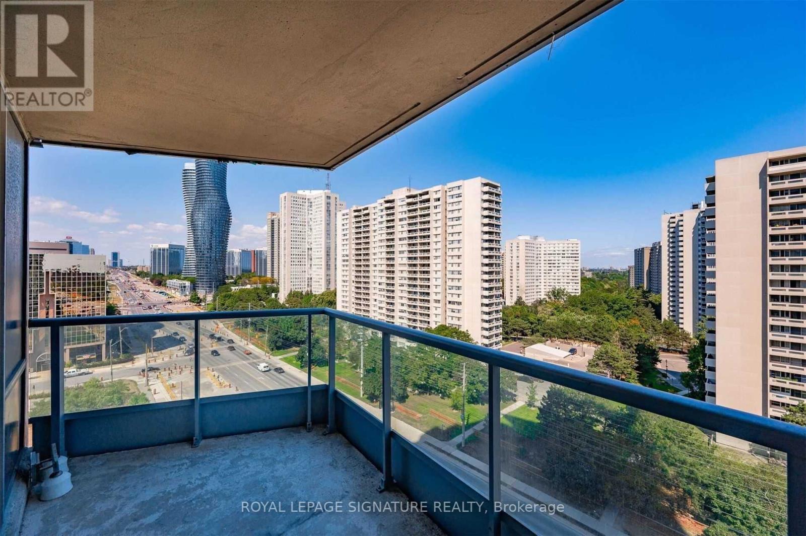 #1211 -1 ELM DR W, #1211