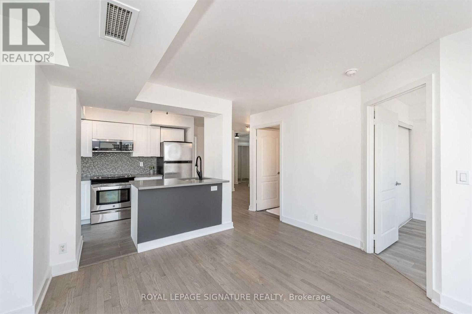 #1211 -1 ELM DR W, #1211
