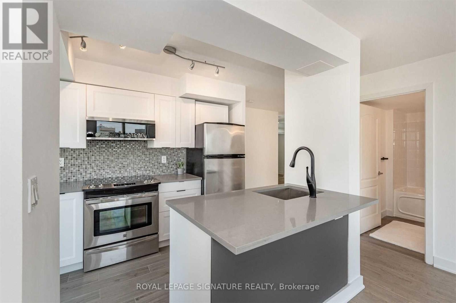 #1211 -1 ELM DR W, #1211