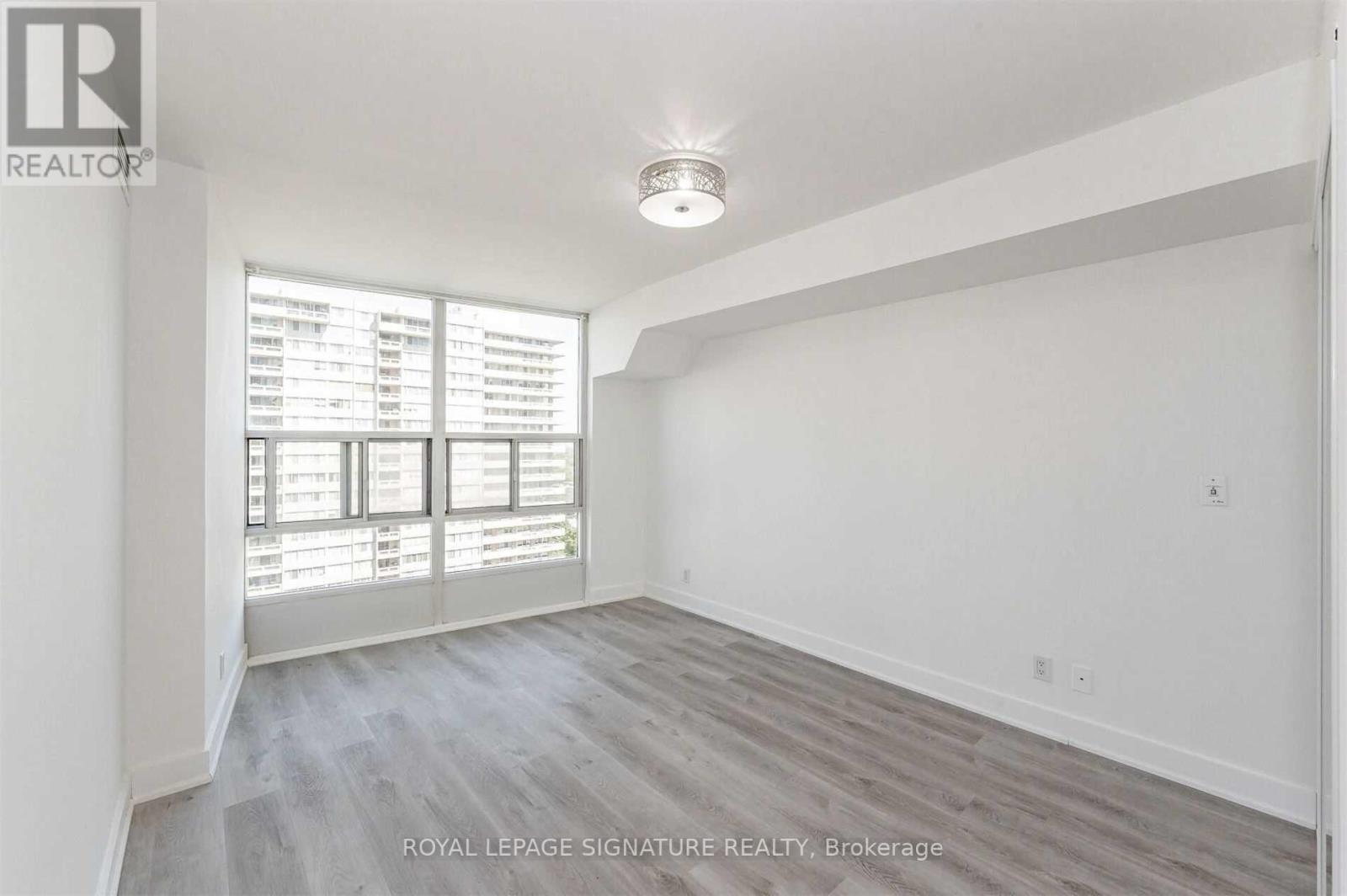#1211 -1 ELM DR W, #1211