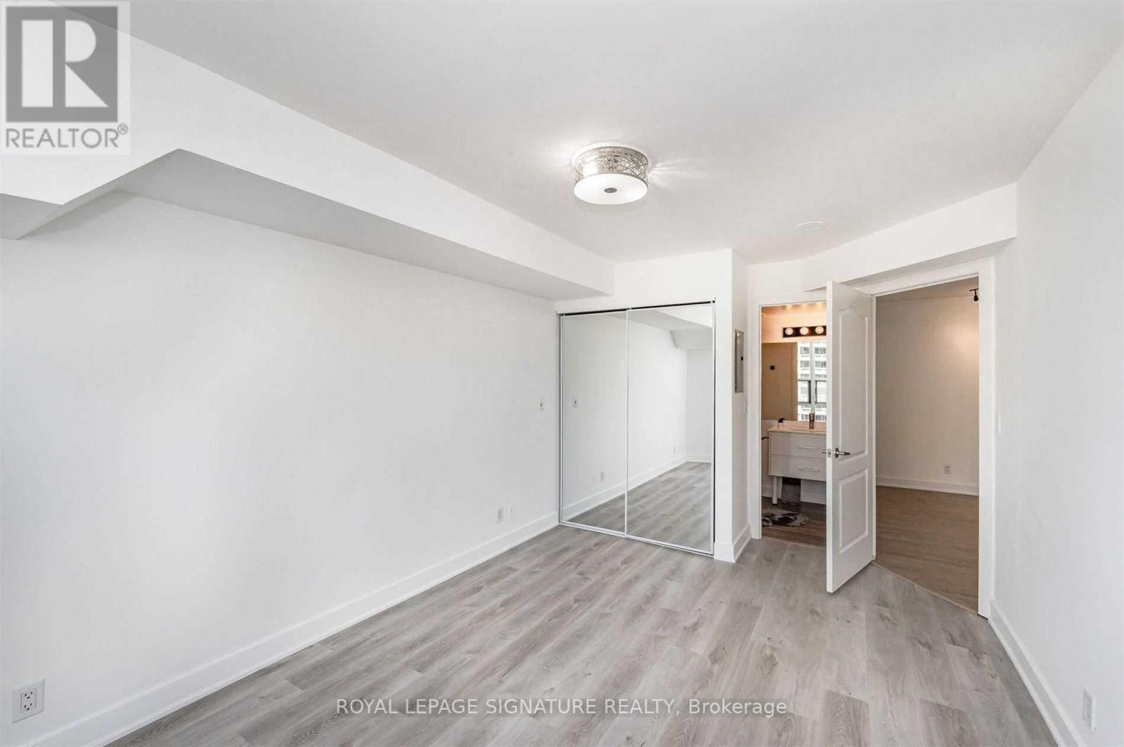 #1211 -1 ELM DR W, #1211