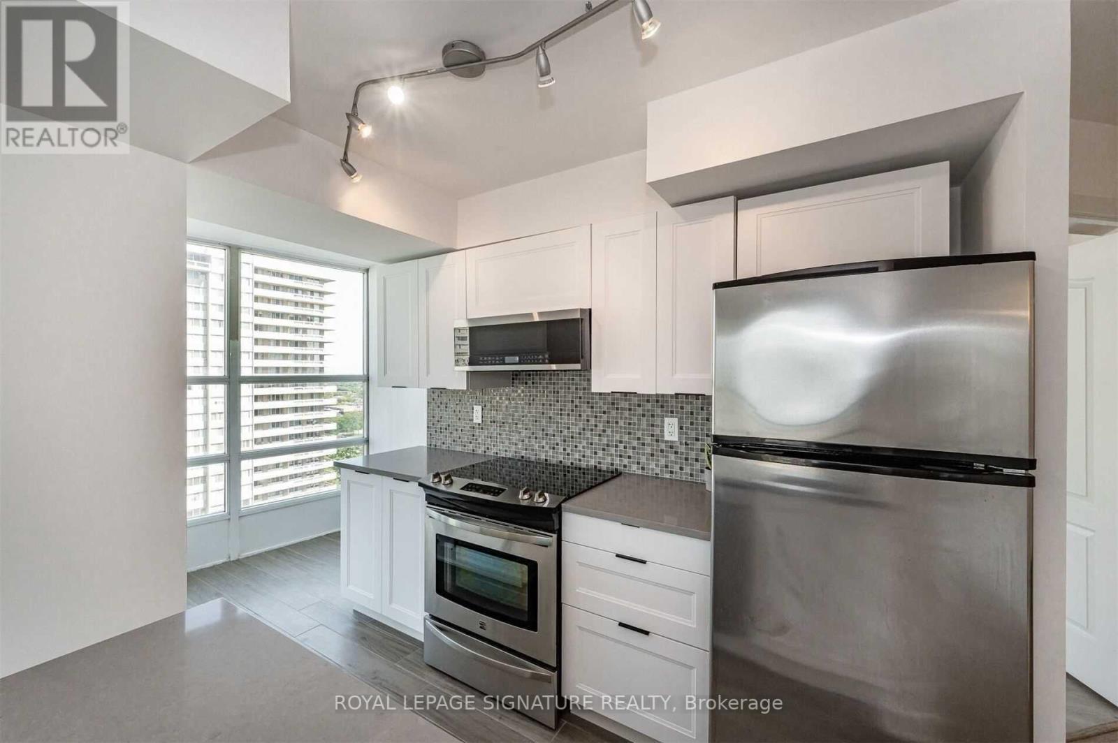 #1211 -1 ELM DR W, #1211