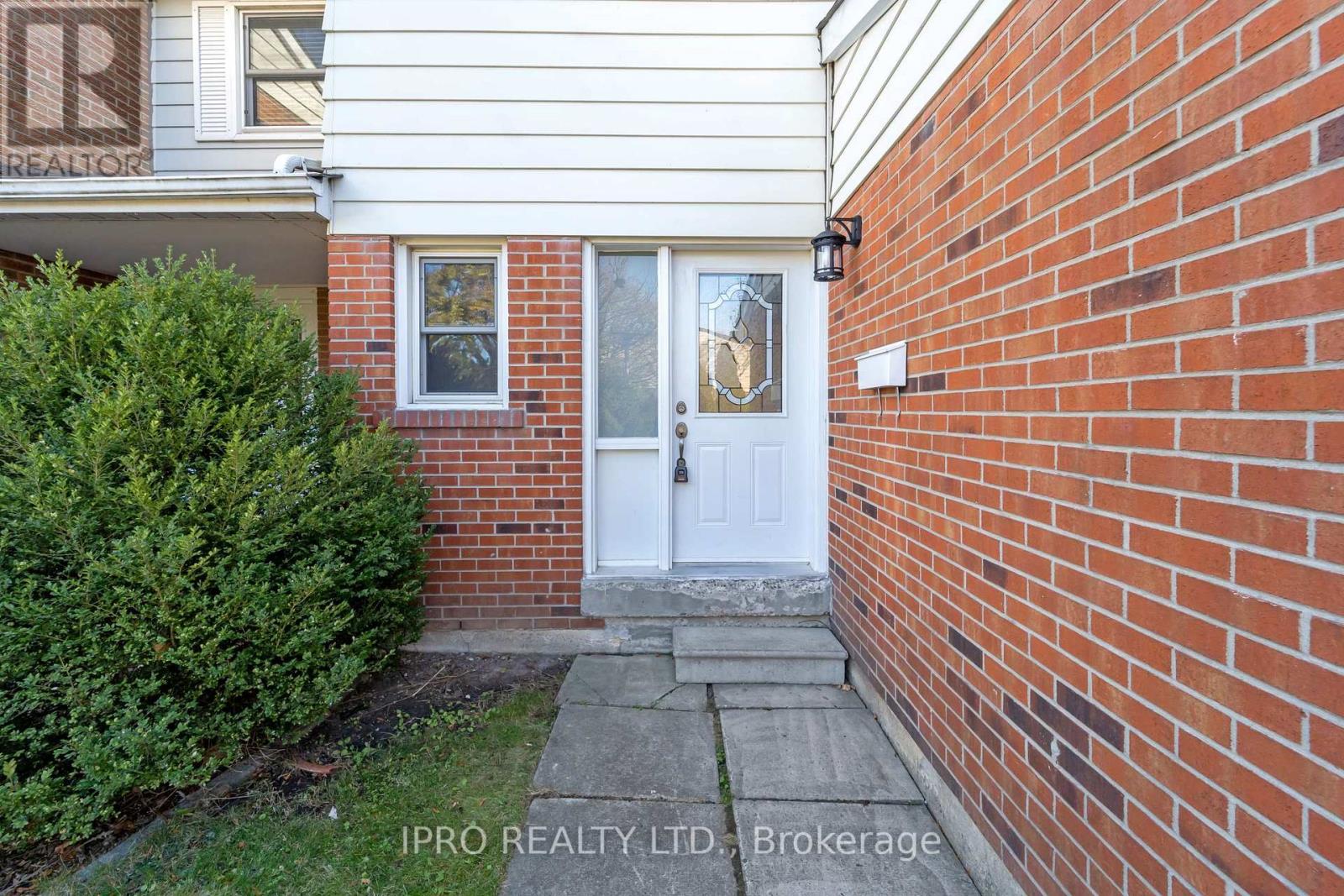 76 LONGBOURNE CRES