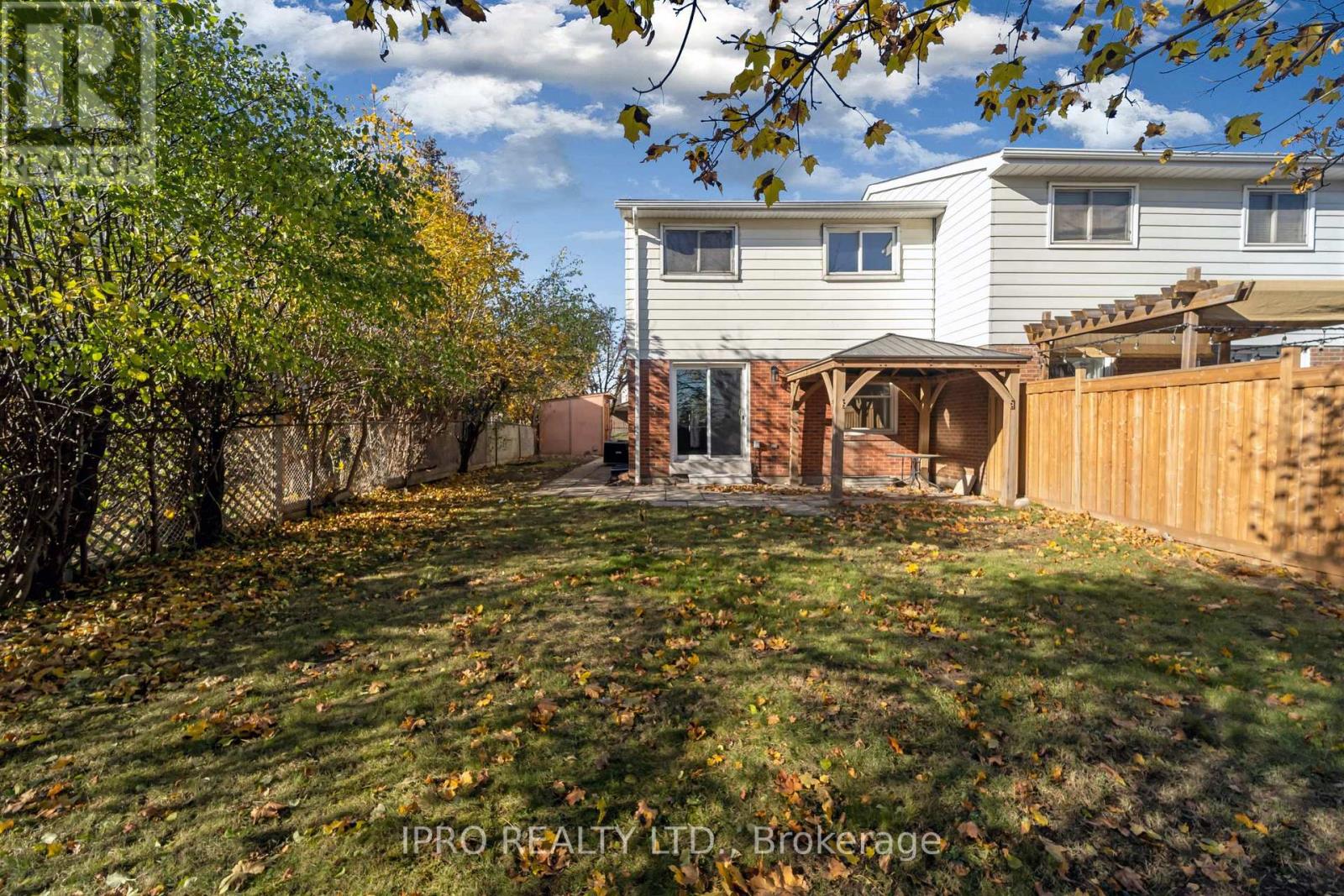 76 LONGBOURNE CRES