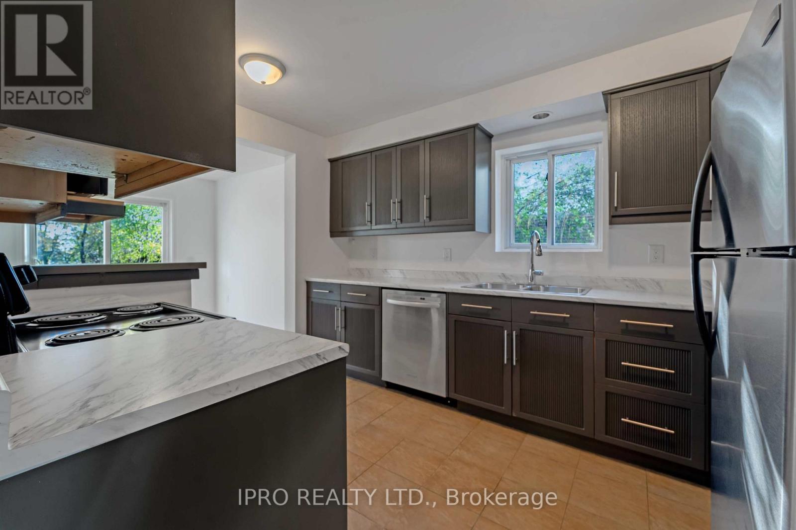 76 LONGBOURNE CRES