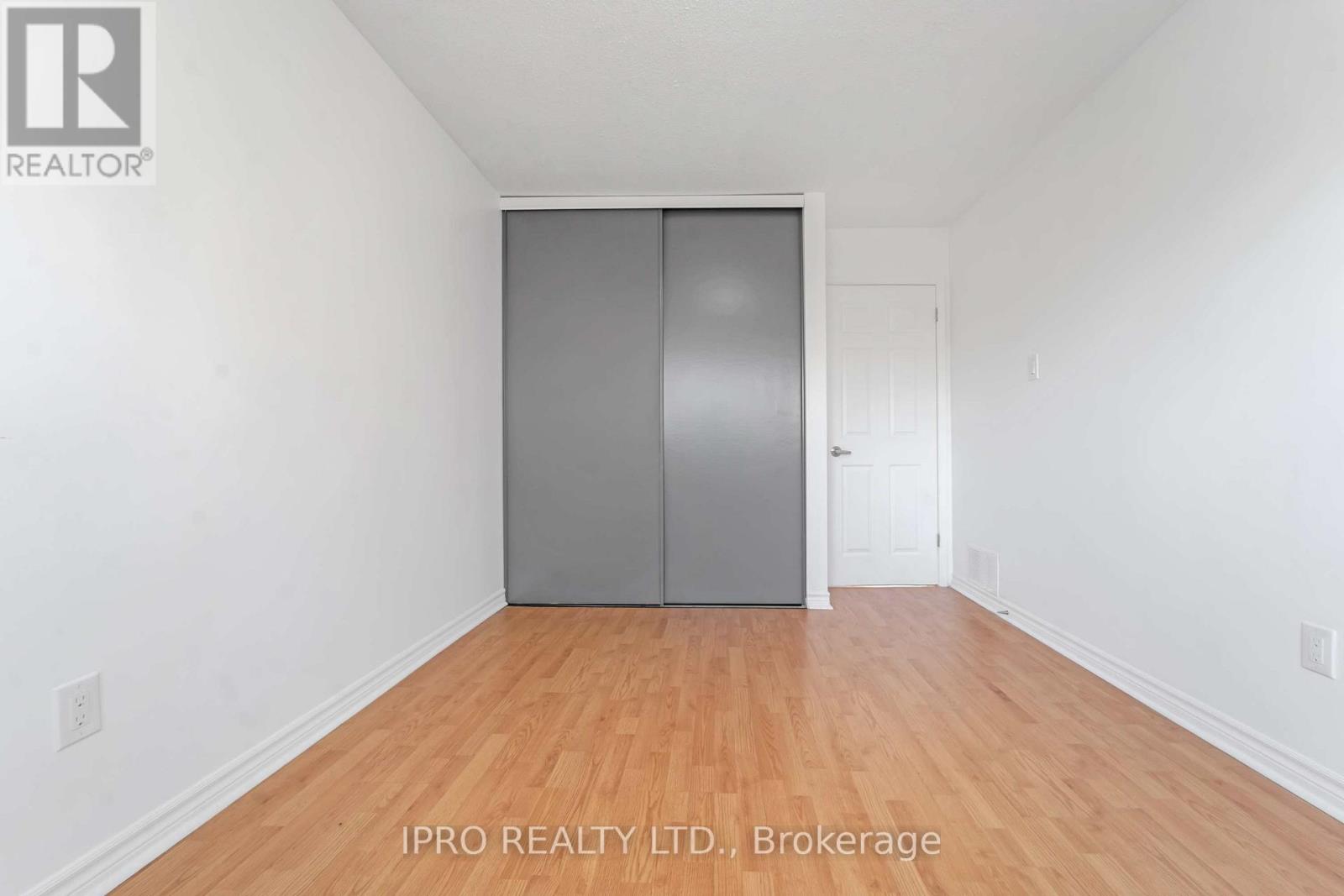 76 LONGBOURNE CRES