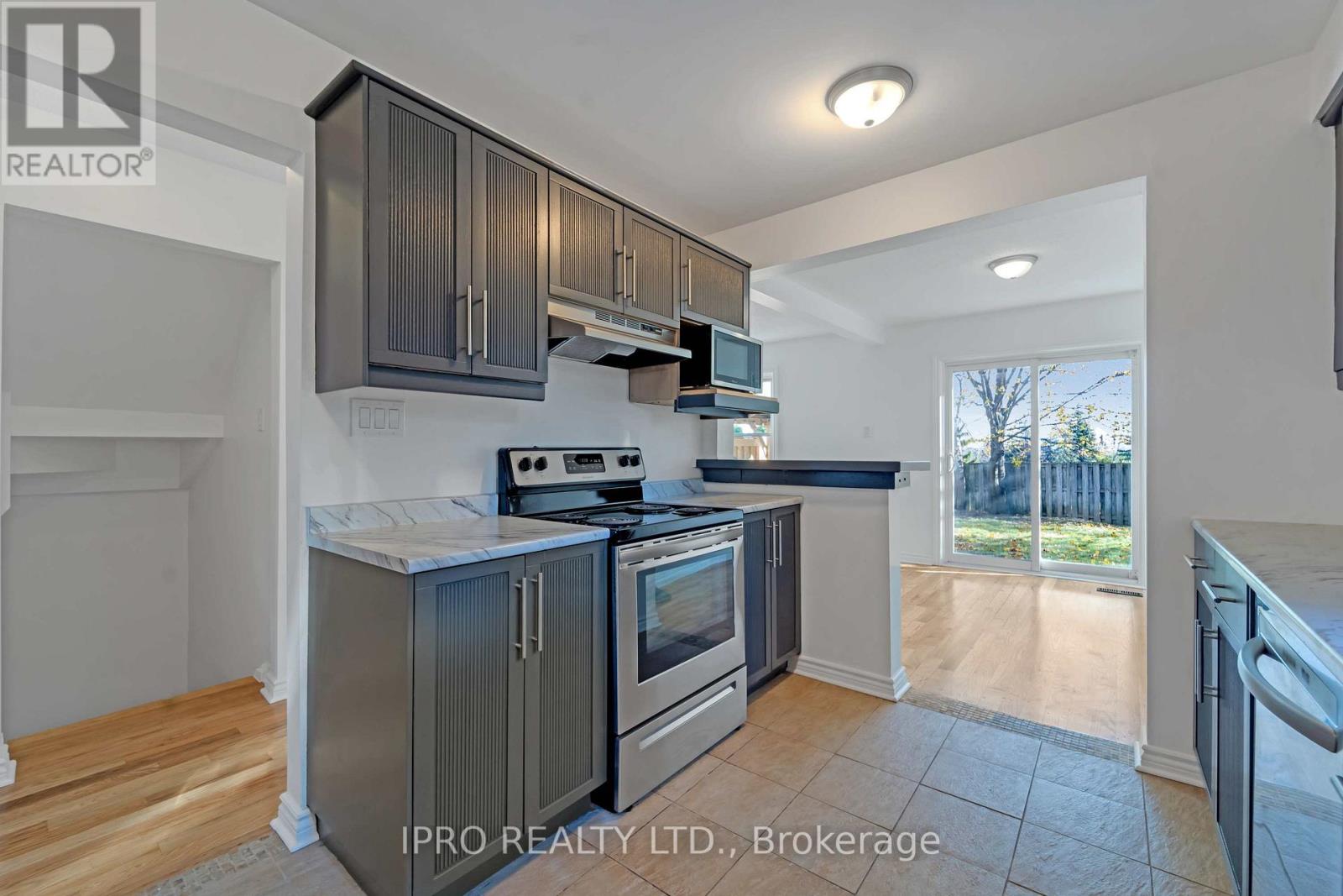 76 LONGBOURNE CRES