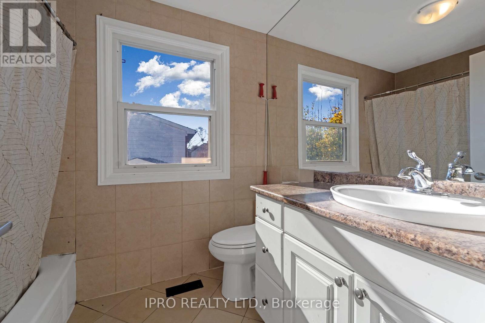 76 LONGBOURNE CRES