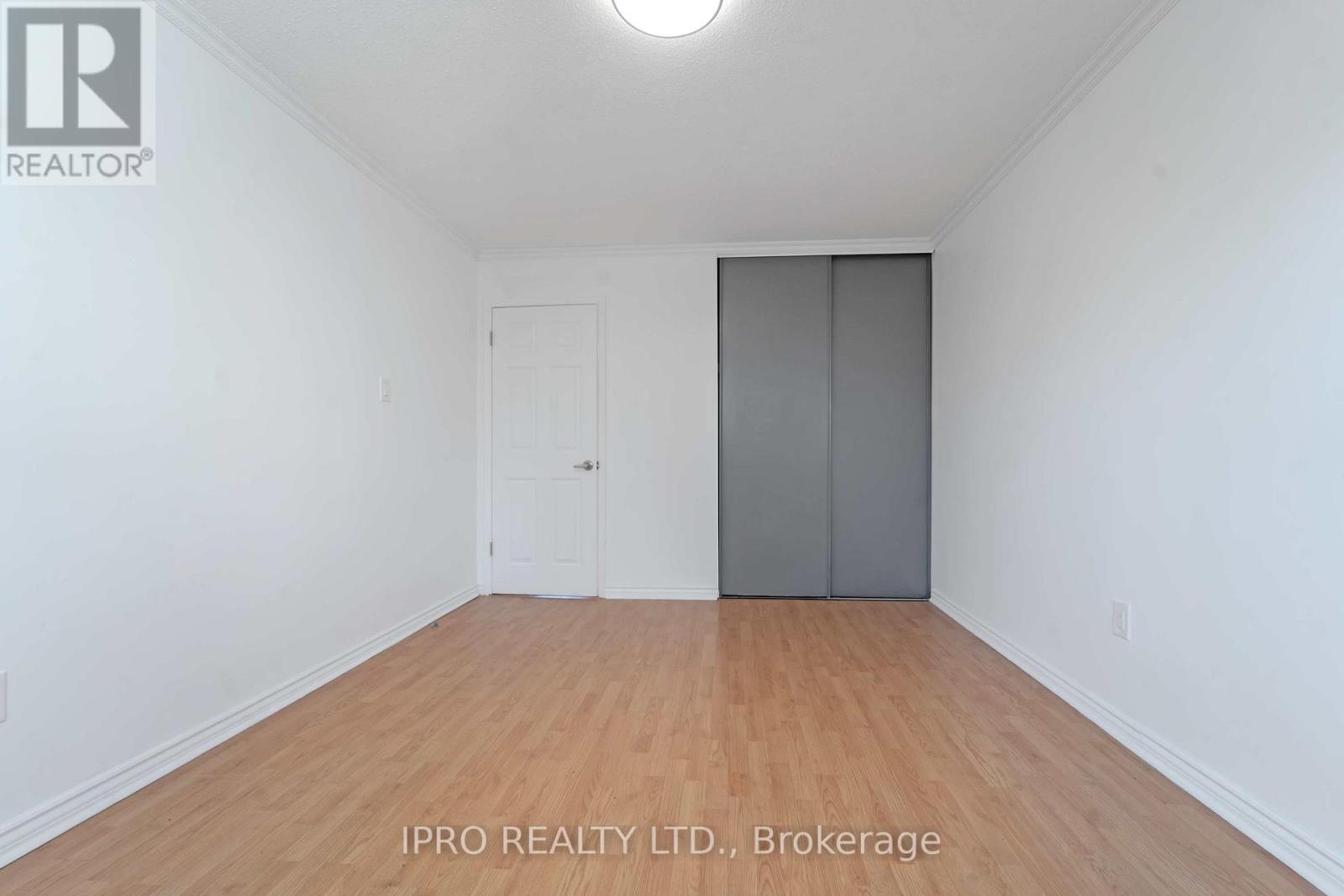 76 LONGBOURNE CRES