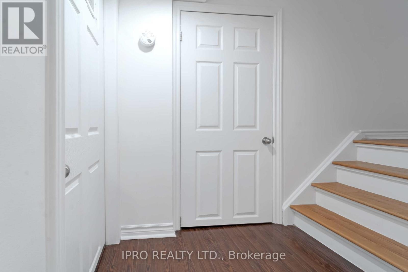 76 LONGBOURNE CRES