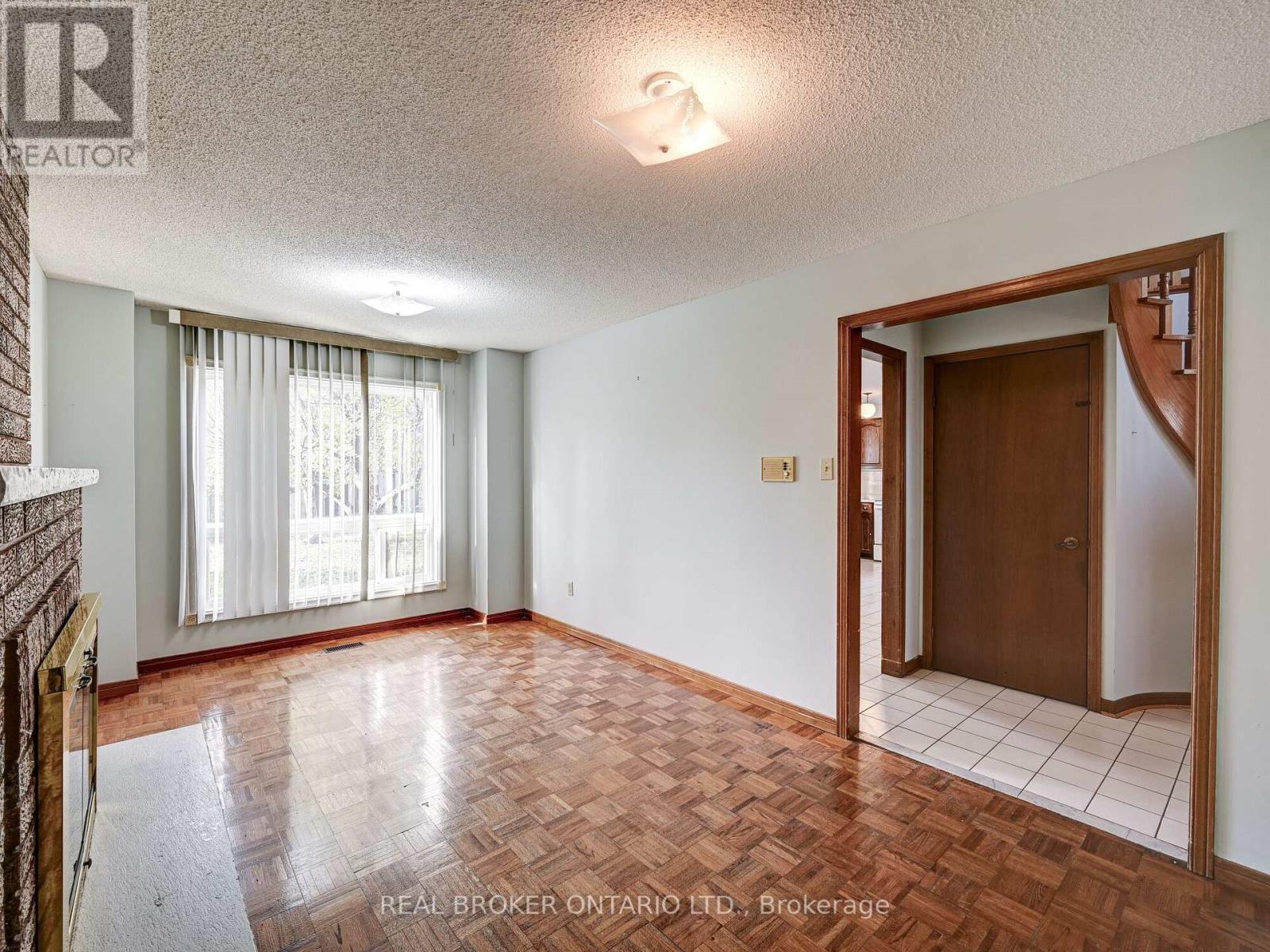 36 ORTONA DR
