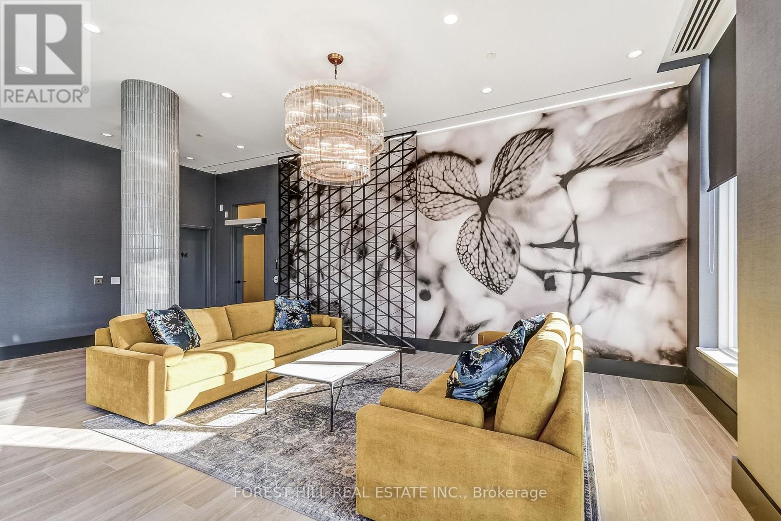 #410 -10 LAGERFELD DR, #410