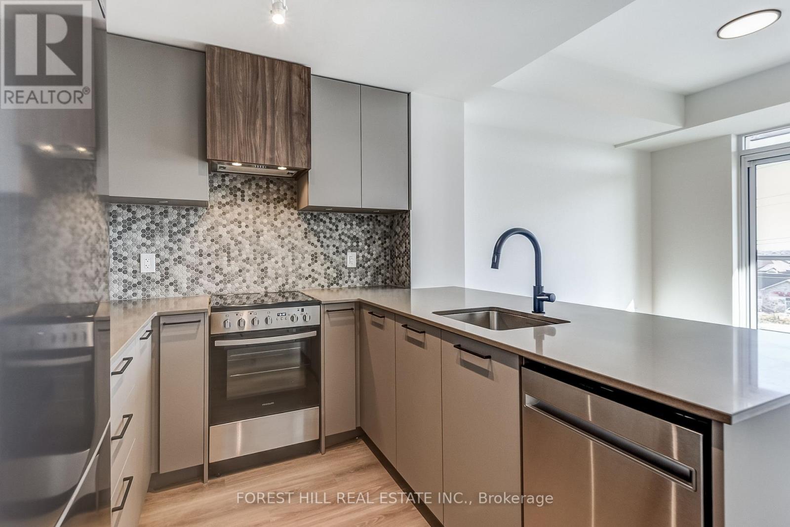 #410 -10 LAGERFELD DR, #410