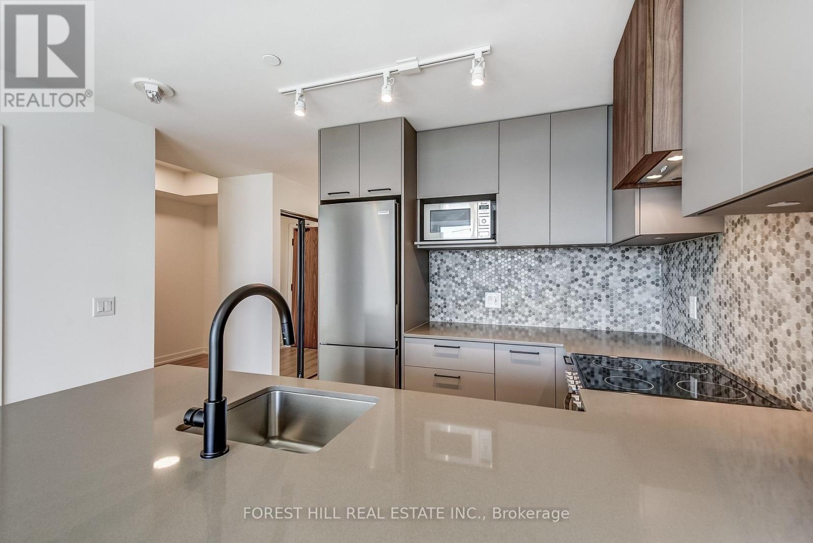 #410 -10 LAGERFELD DR, #410