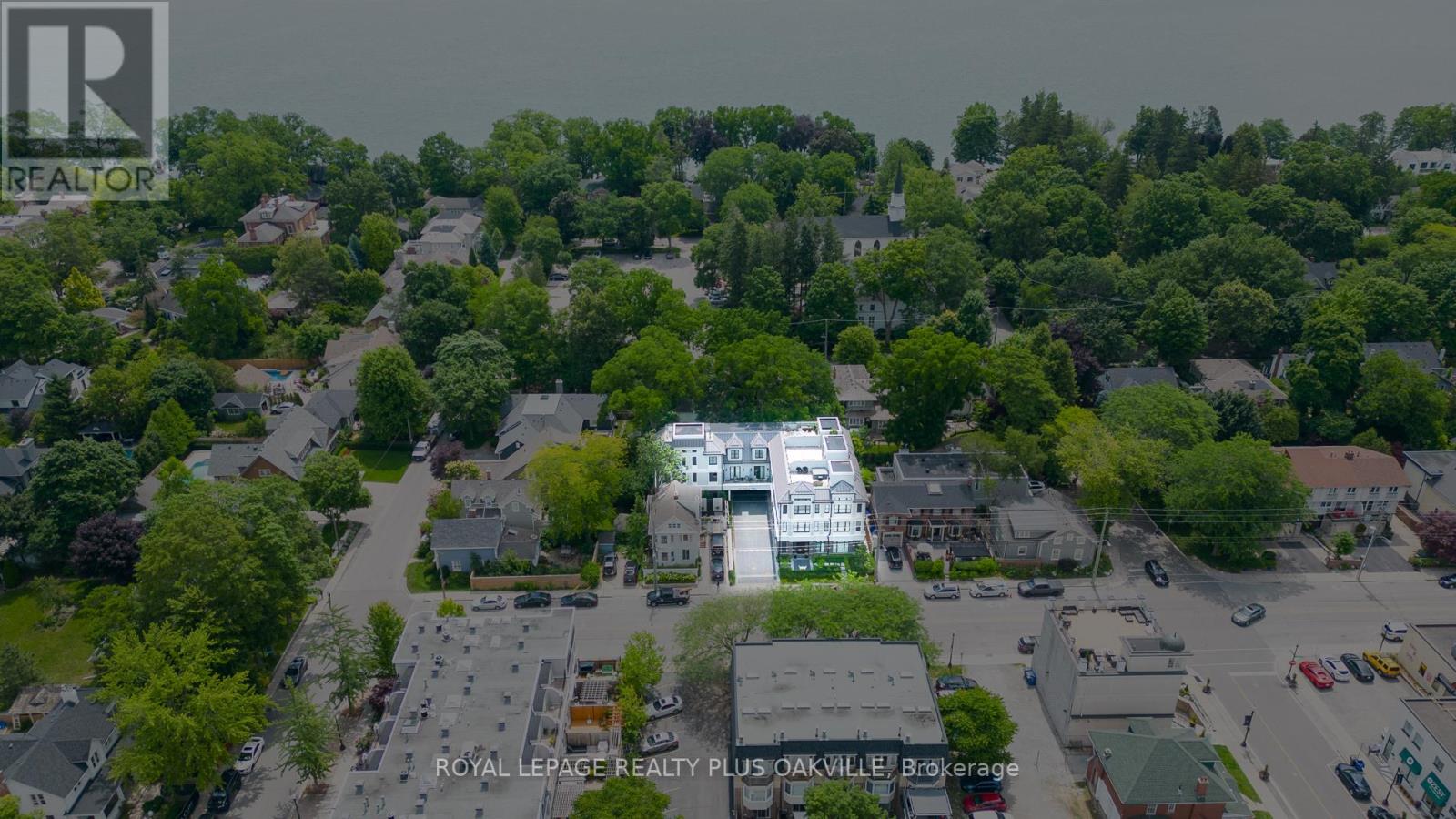 #2 -336 ROBINSON ST, #2