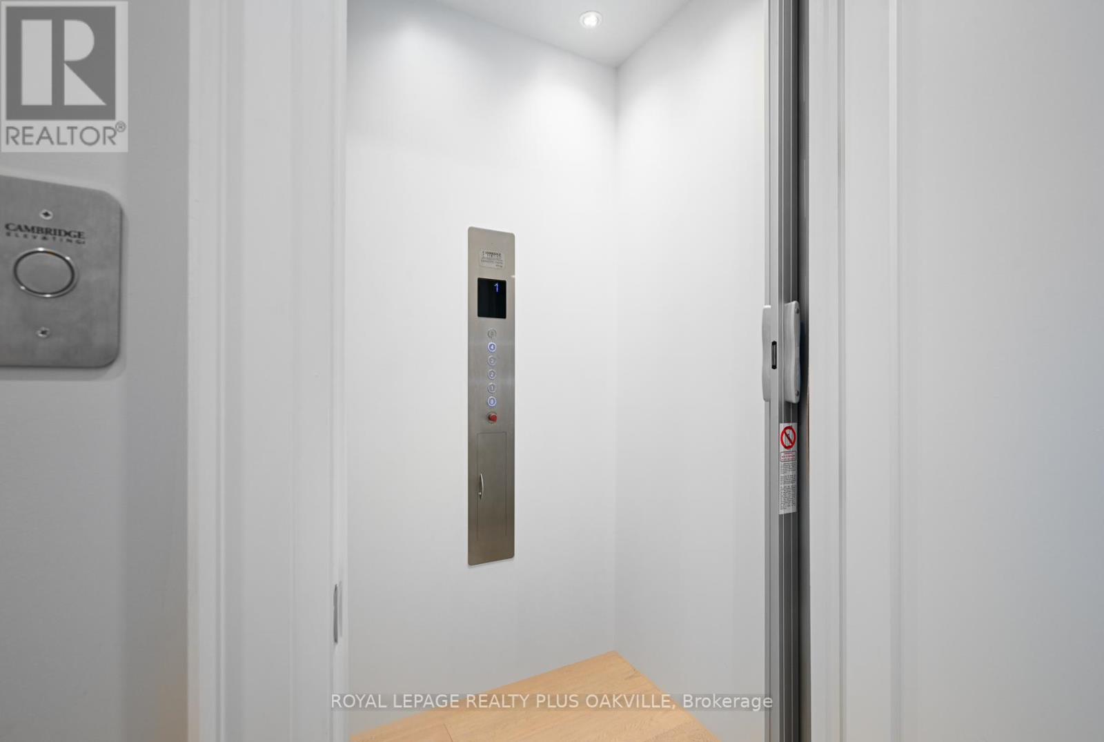 #2 -336 ROBINSON ST, #2