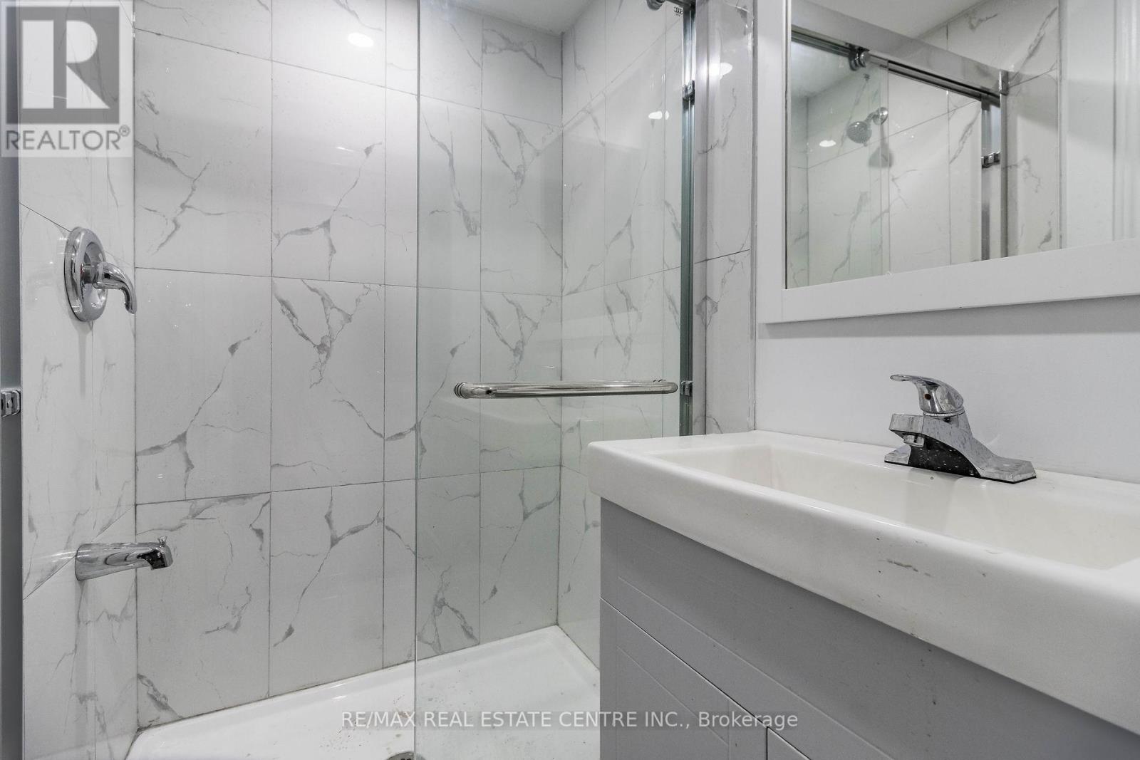 72 CIRCUS CRES
