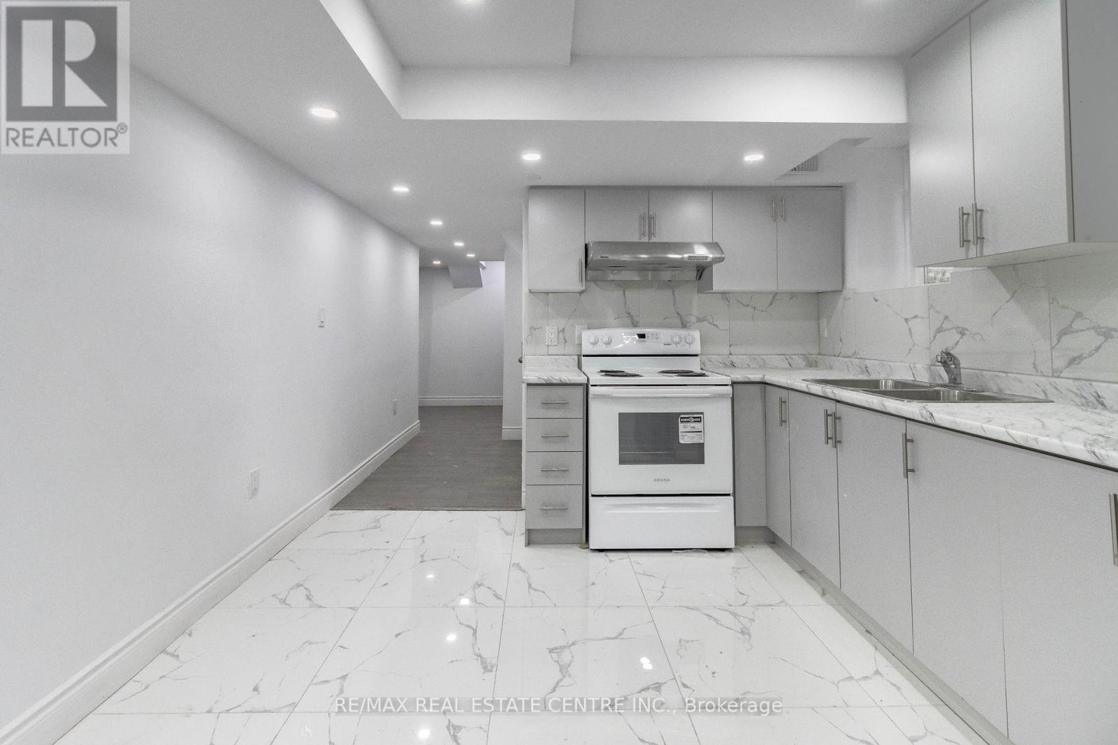 72 CIRCUS CRES