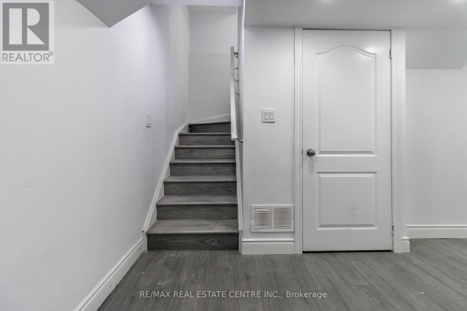 72 CIRCUS CRES