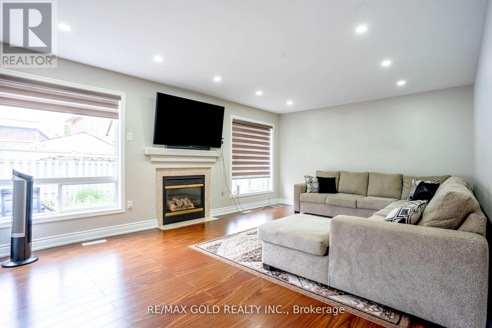 8 UPSHALL DR