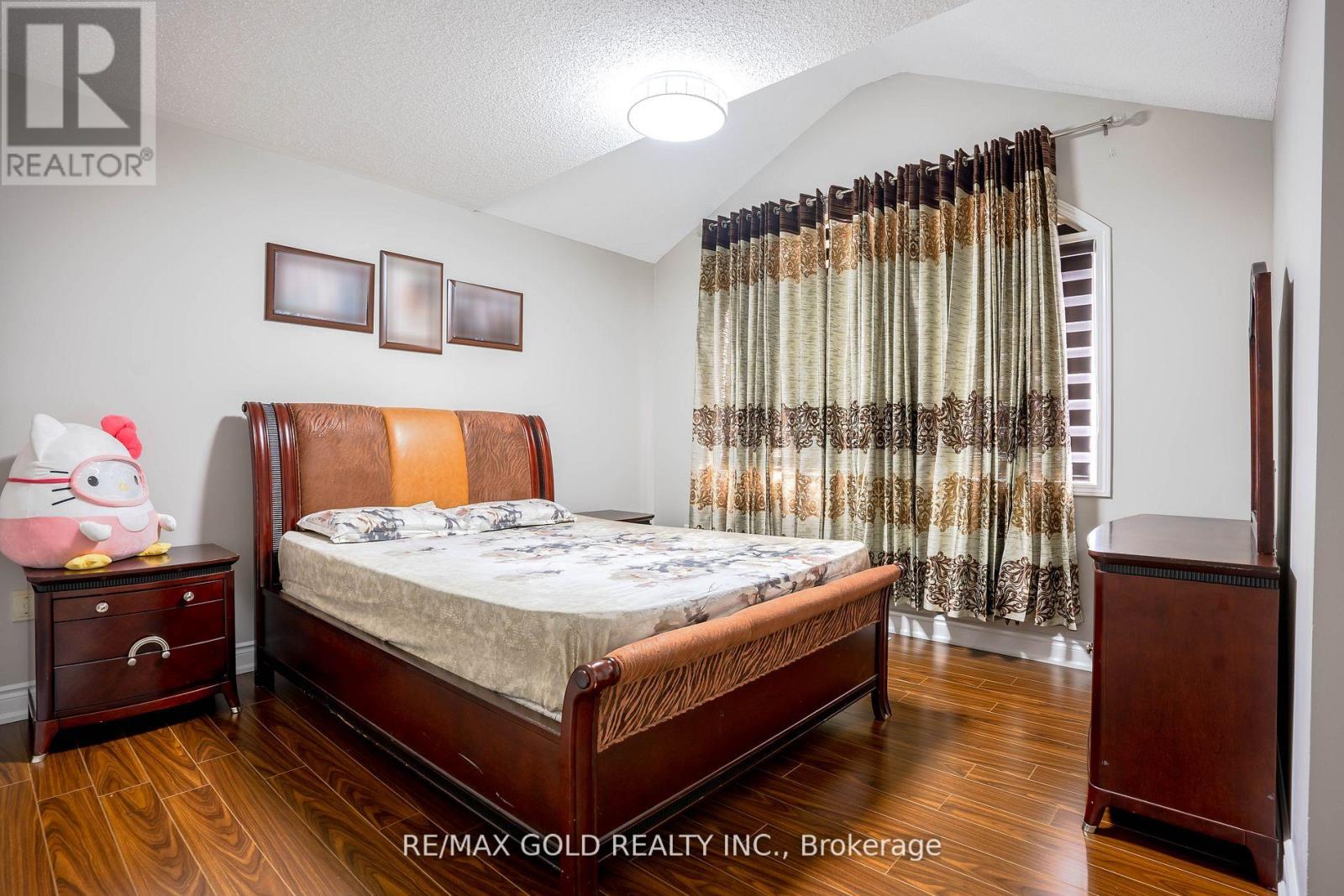 8 UPSHALL DR