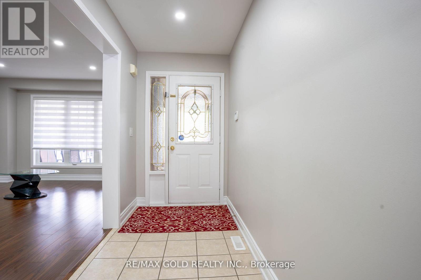 8 UPSHALL DR